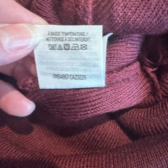 PINK Victoria's Secret Burgundy and White‎ Beanie, O/S - Picture 4 of 5